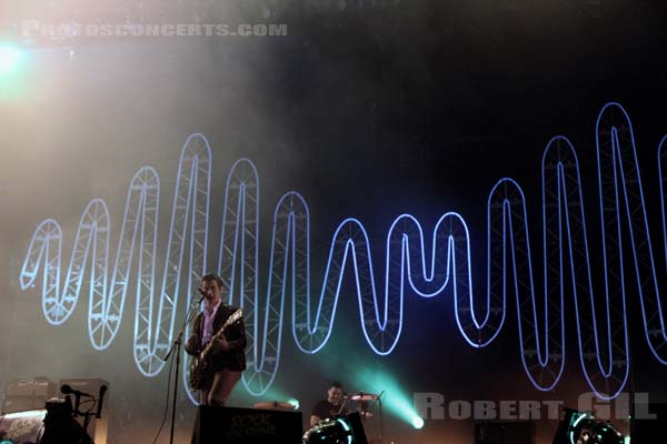 ARCTIC MONKEYS - 2014-08-22 - SAINT CLOUD - Domaine National - Grande Scene - 